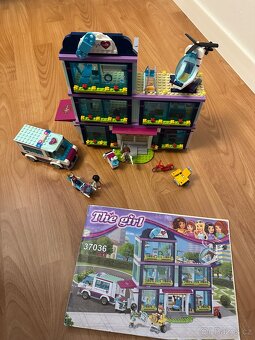 Stavebnice Nemocnice v Heartlake + LEGO 2x - 3