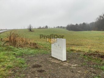 Pozemky určené pro komerční využití 2 000 m2 - 3