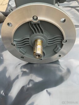 Elektromotor přírubový - 3