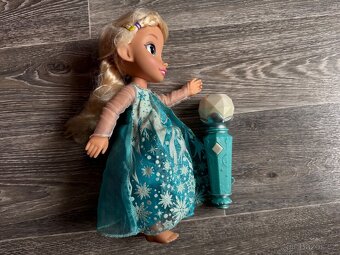 Zpívající panenka Elsa s mikrofonem - 3