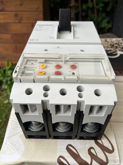Jistič schrack MC3 630 A - 3