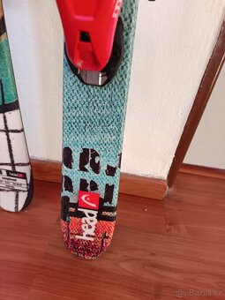 Carvingovém freestyle lyže hrad 127cm - 3