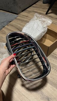 Prodám nové mřížky chladiče na BMW E60. - 3