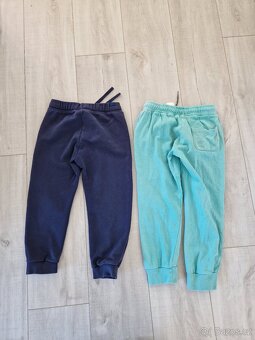 Dvoje tepláky, vel.116 - modré a zelené - 3