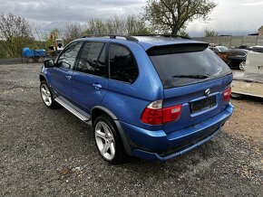 BMW X5 4.6is Estoril blau - 3