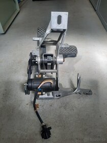 Plynový a brzdový pedál Audi - 3
