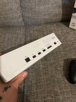 Xbox series s + 2 ovladače - 3