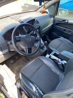 Opel zafira na náhradní díly nebo opravu - 3