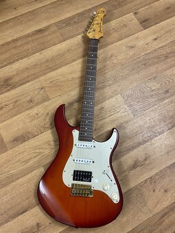 Yamaha Pacifica 312, SKB plastový kufr - 3