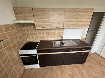 Starší kuchyňská linka - 3