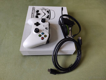 Xbox One S 500GB, ovladač, headset, kabely - 3