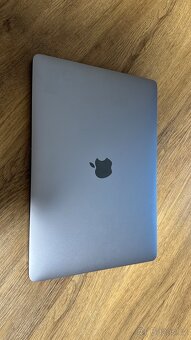MacBook Pro 13” M2 (2022) – 8GB RAM, 256GB SSD + matný černý - 3
