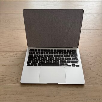 NOVÝ APPLE MACBOOK AIR 13” M3/8GB RAM/256GB,BATERIE 100% - 3