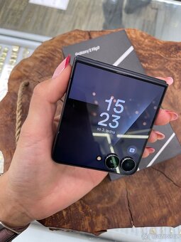 Samsung Galaxy Z Flip 7 - 3