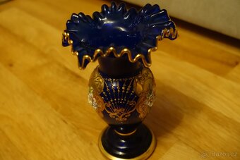Luxusní kobaltová váza – ručně malovaná zlacená Bohemia Glas - 3