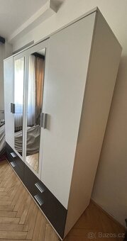 Prostorná skříň se zrcadly – Praha, osobní odběr - 3