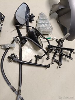 Kryt nádrže, blatník, stupacky, krovka aj. Yamaha R6R - 3
