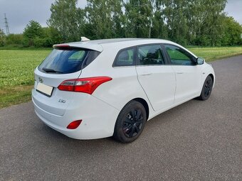 Hyundai i30, combi 1.6 CRDi, 81 kW, top stav - 3