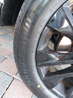 Pneu Brigestone 235/55 R19 101V - 3