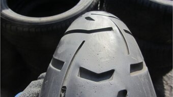 Metzeler 110/80R19, DOT2415 - 3