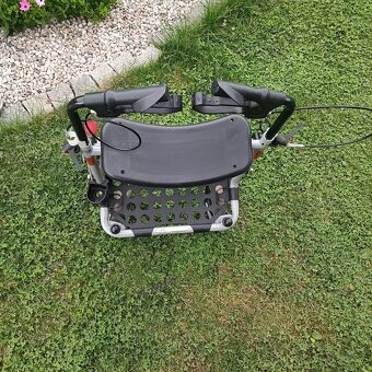 Skládací čtyřkolové chodítko - 3