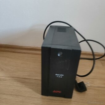 Záložní zdroj APC Back-UPS 700VA - 3