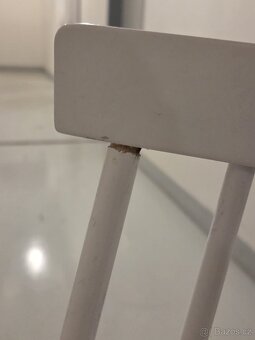 Dřevěné židle – 3 kusy
 - 3