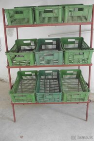 Kovový stojan na devět přepravek - 3