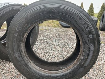 Pneu 295/60 R22,5 protektor - 3