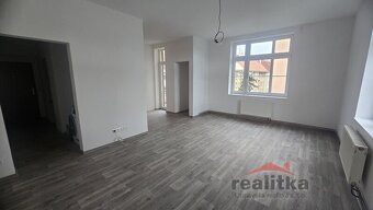 Pronájem bytu 2+kk s balkónem, 61m2, a parkovacím místem, Op - 3
