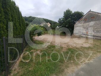 Prodej stavební parcely a dvou garáží v obci Vápenná - 3