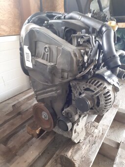 prodám motor Renault Clio III - 3