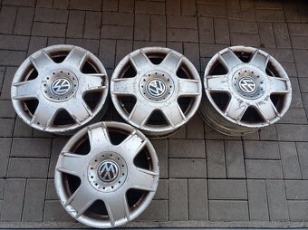 Různé středové krytky originál VW, Originál Toyota. - 3