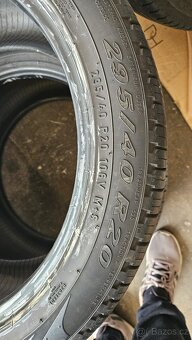 295/40R20 - 3