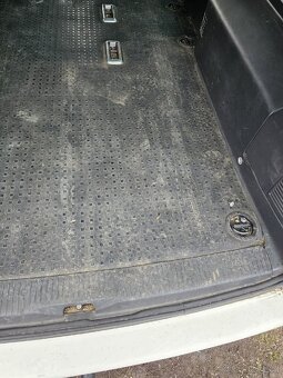 Zadní gumová podlaha VW T5 T5.1 T6 Long - 3
