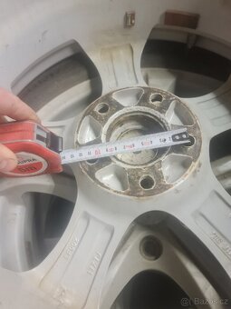 215/50R17
ET15, rozteč šroubů 5x112.
Označení: 17x7j. - 3