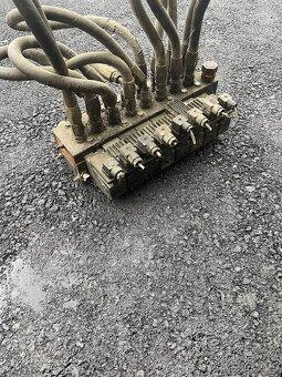 Podstavec hydraulické ruky LKT + rozvaděč Danfoss - 3