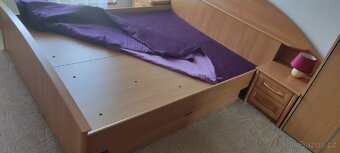 Manželská postel z úložným prostorem+ 2 x noční stolek - 3