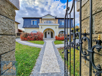 Pronájem luxusního rodinného domu 7+kk (360 m2), Praha 6 - N - 3