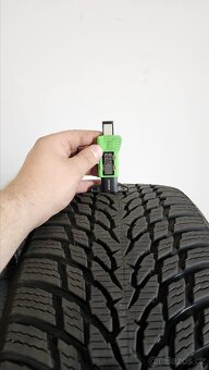 Zimní pneumatiky 235/40/19, Nokian, DOT2123 - 3