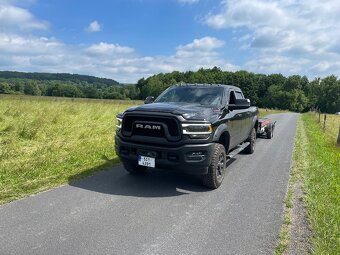 Dodge Ram 2500 power Wagon - 3