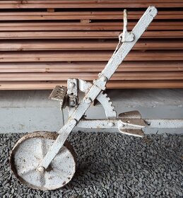 Pluh, vláčení,orba, pole,zahrada, zemědělská technika - 3