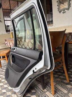 Práva strana dveri - 3