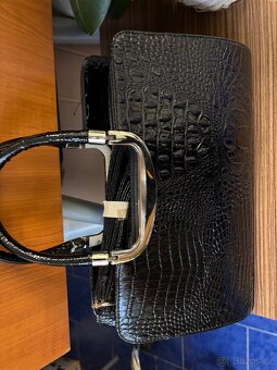 Kabelka zánovní hadí kůže lesk - 3