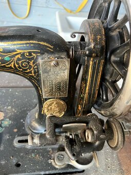 Starožitný šicí stroj - 3