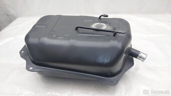 Suzuki Samurai – Nádrž paliva - 3