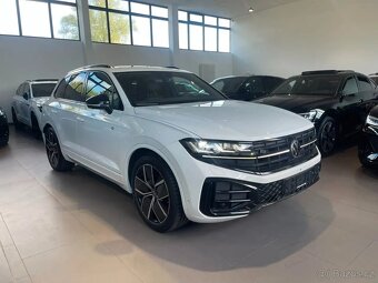 Volkswagen Touareg 3.0 V6 TDI R-LINE BLACK STYLE - 3