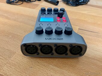 Zoom PodTrak P4 podcast rekordér 4 kanály vč. mikrofonů - 3