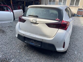 Toyota auris 2015-E18-2.0-91 Kw-- náhradní díly - 3