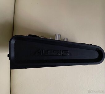 Alesis IO 14 - 3